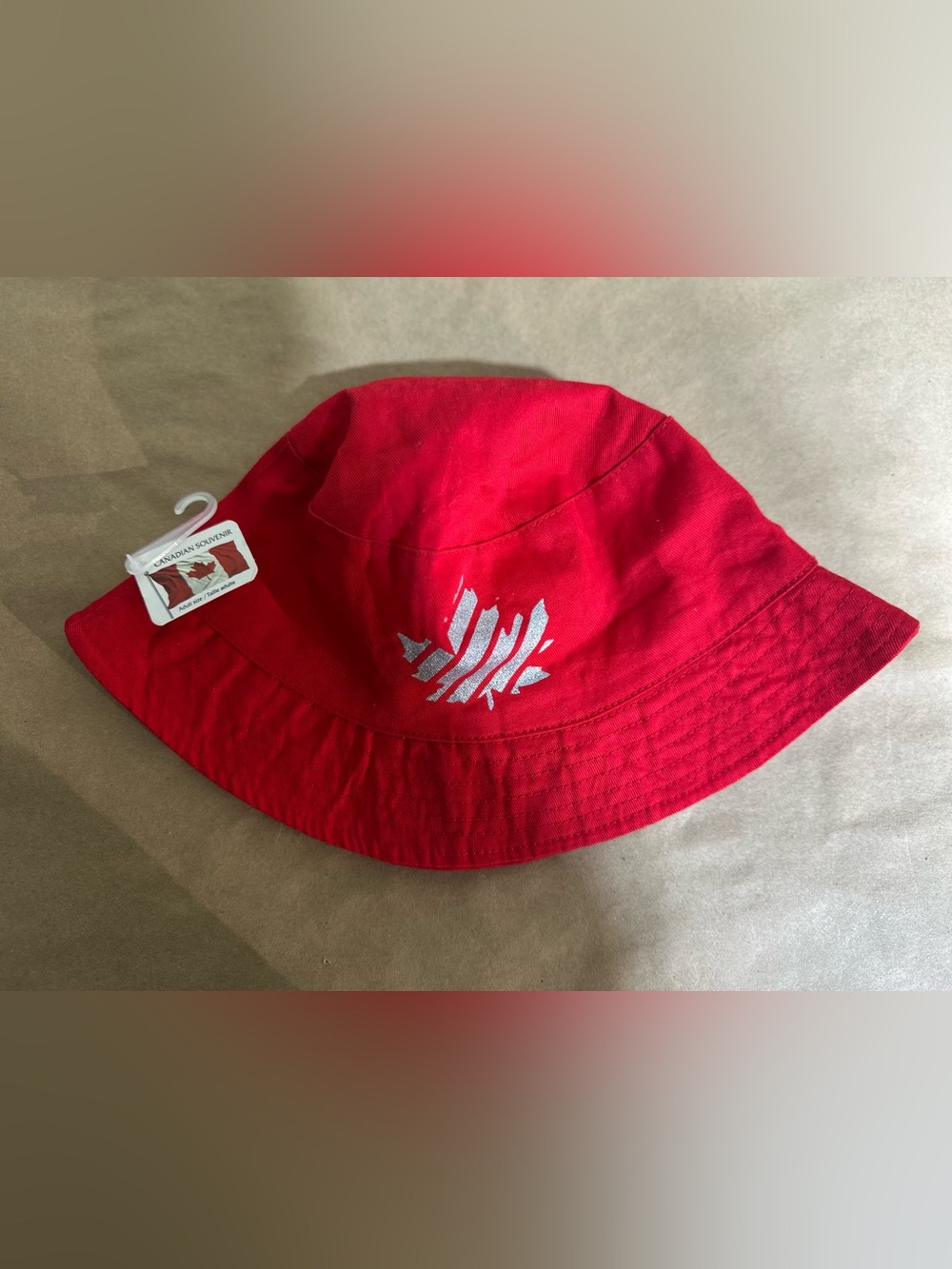 NWT Canadian souvenir red silver maple leaf bucket hat adult size